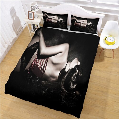 Donna Sexy Nel Copripiumino Della Biancheria