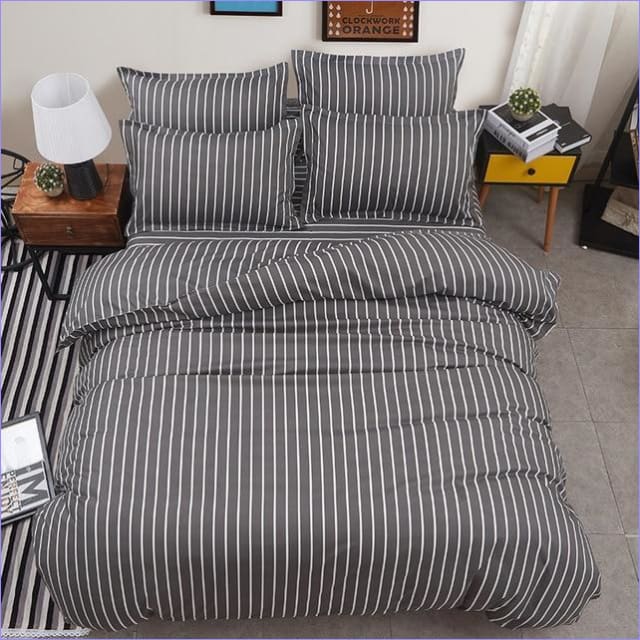 Copripiumino A Righe Bianche Fini