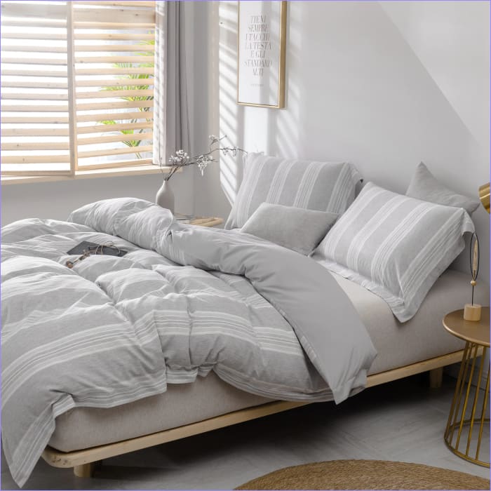 Copripiumino Grigio Chiaro E Bianco