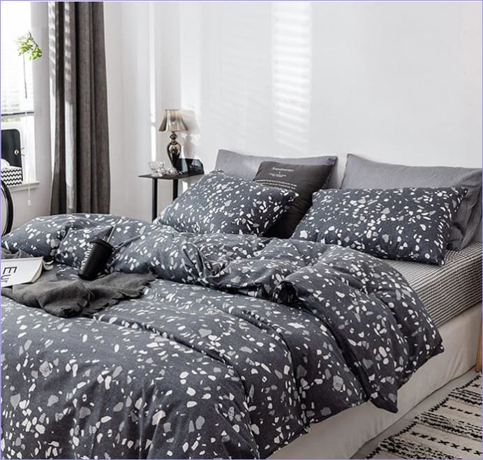 Copripiumino Moderno In Granito Nero